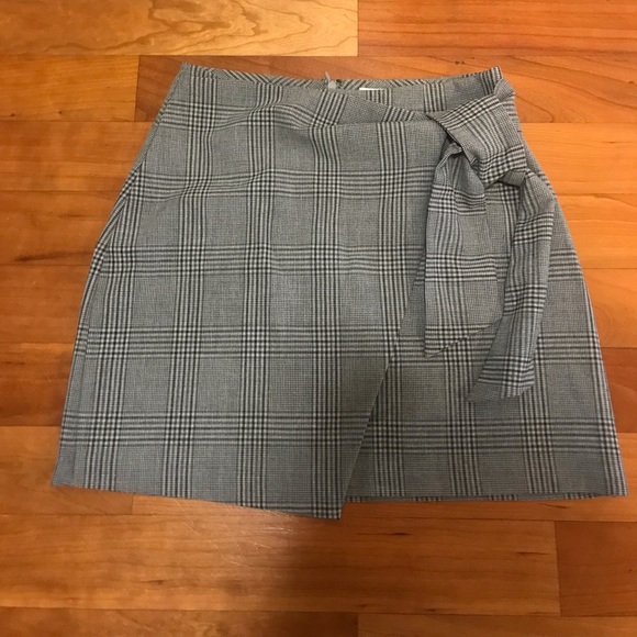 Aritzia (Wilfred) Plaid Skirt with Tie - Picture 4 of 4